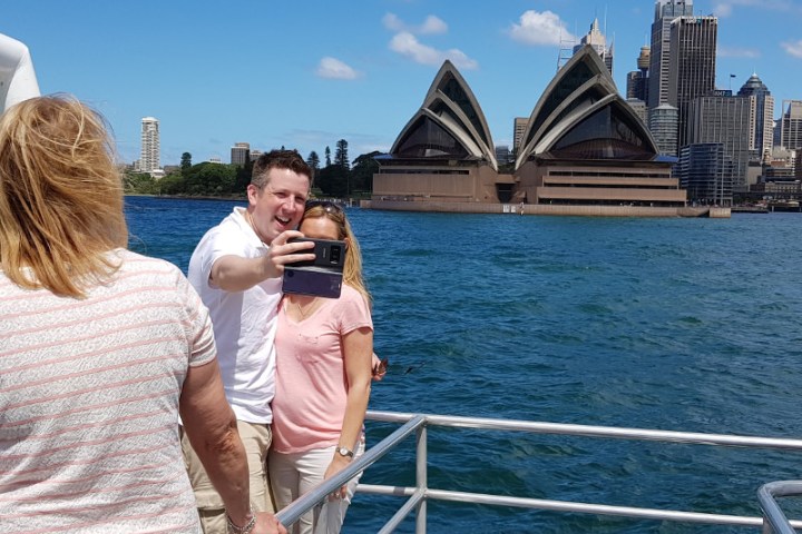 selfie in front of sydney opera house